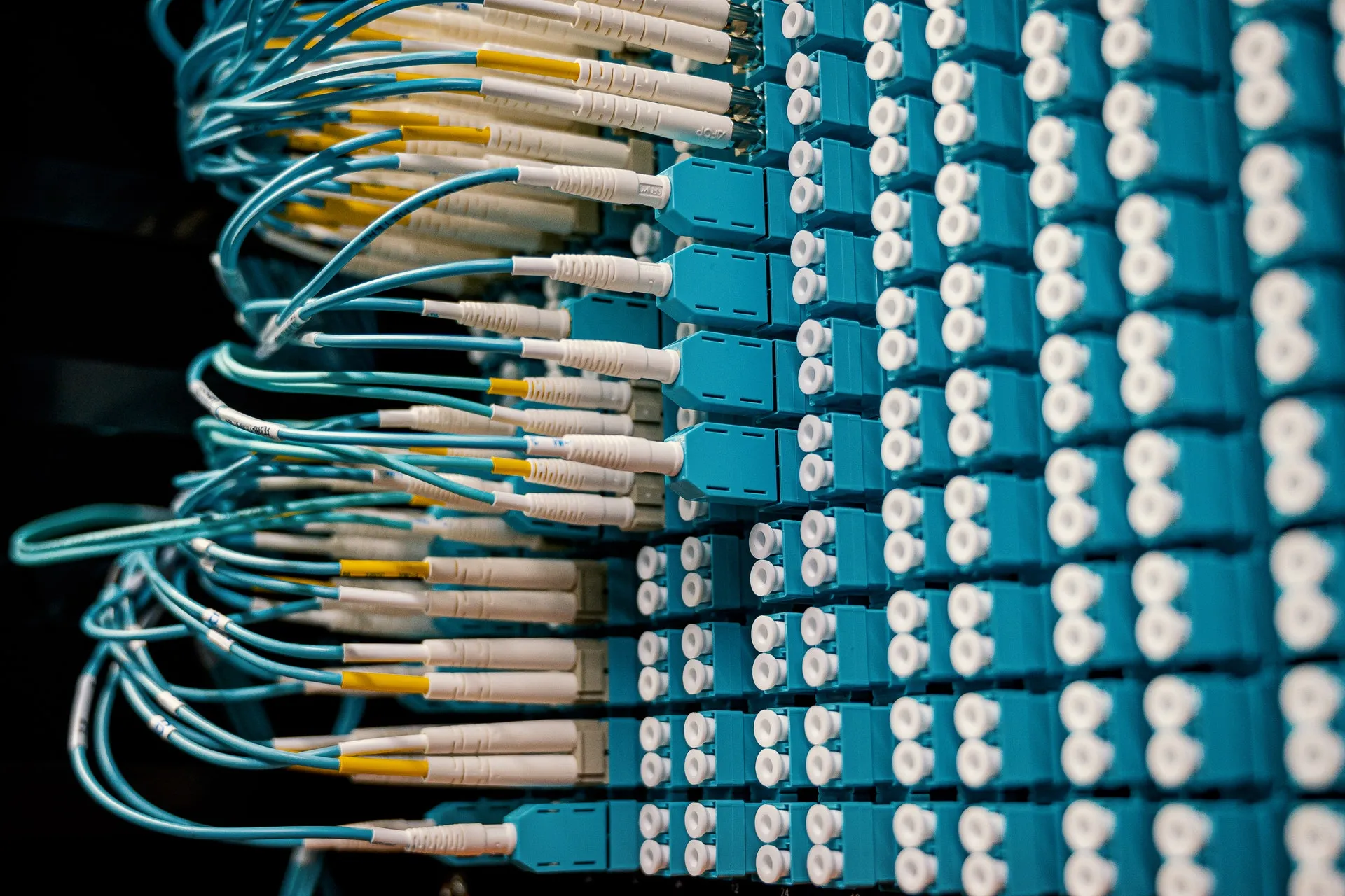 Panel de conexiones de fibra óptica